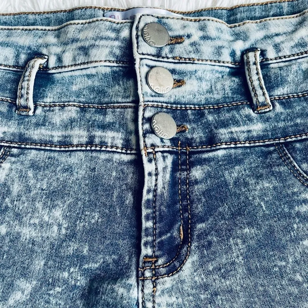 EUC No Boundaries High Waisted Acid Wash Denim Jean Shorts 11 - Picture 6 of 16